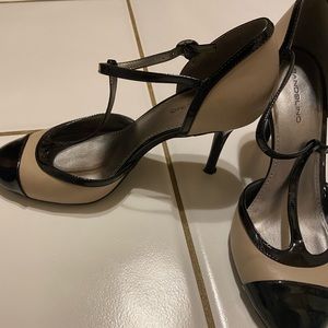 Like new beige and black patent women’s closed toe heels.